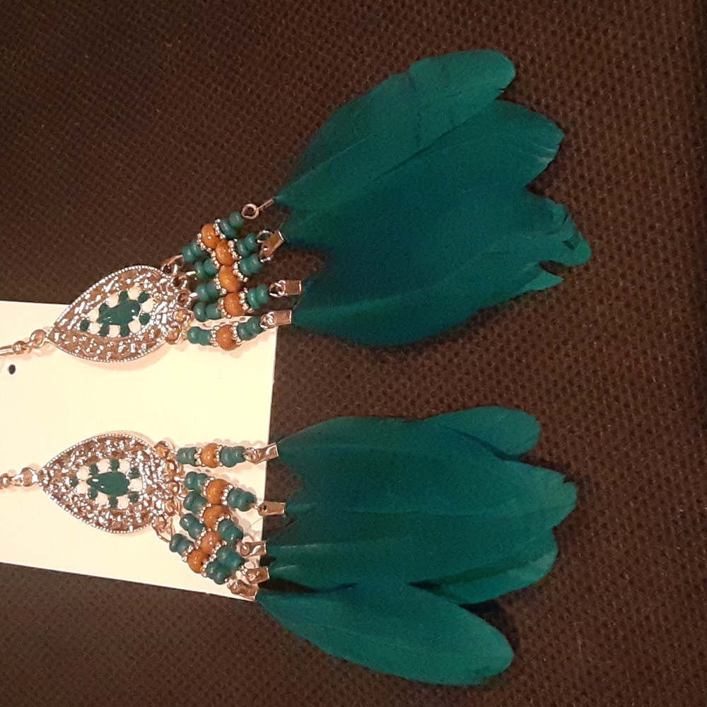 Jewelry Vintage feather long tassel/ Native American earrings style. Green